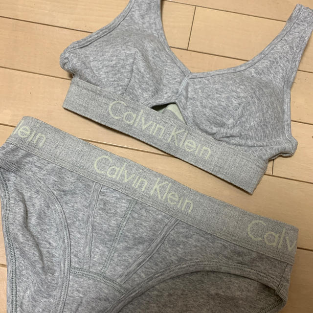 Calvin Klein(カルバンクライン)のカルバンクライン 下着 レディースの下着/アンダーウェア(ブラ&ショーツセット)の商品写真