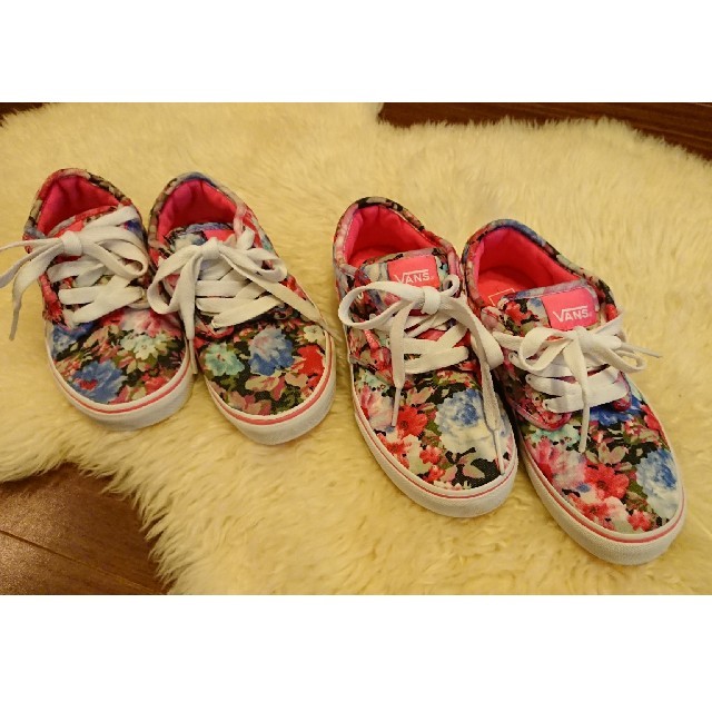 VANS(ヴァンズ)のアメリカ購入！VANSスニーカー👟可愛い✨姉妹 キッズ/ベビー/マタニティのキッズ靴/シューズ(15cm~)(スニーカー)の商品写真