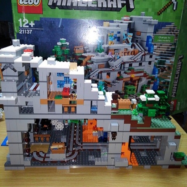 Lego(レゴ)ののみさりお様専用回答２↓LEGO21137マインクラフト山の洞窟 中古送料込み キッズ/ベビー/マタニティのおもちゃ(積み木/ブロック)の商品写真
