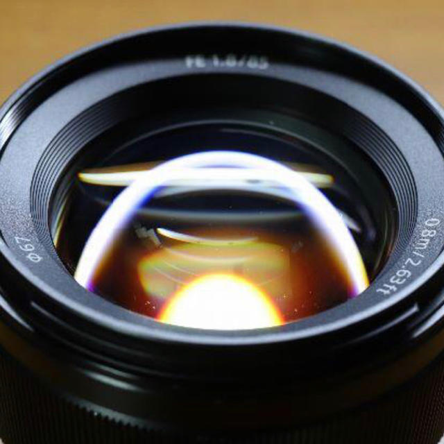 SONY FE 85mm F1.8  SEL85F18 美品 スマホ/家電/カメラのカメラ(レンズ(単焦点))の商品写真