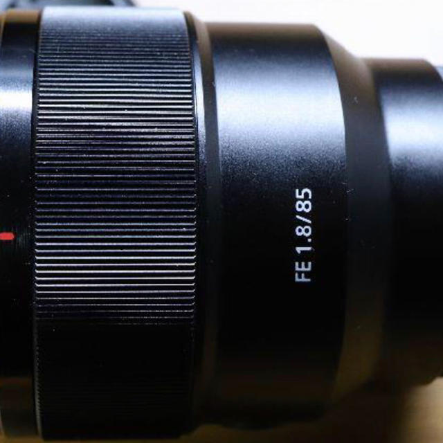 SONY FE 85mm F1.8  SEL85F18 美品 スマホ/家電/カメラのカメラ(レンズ(単焦点))の商品写真