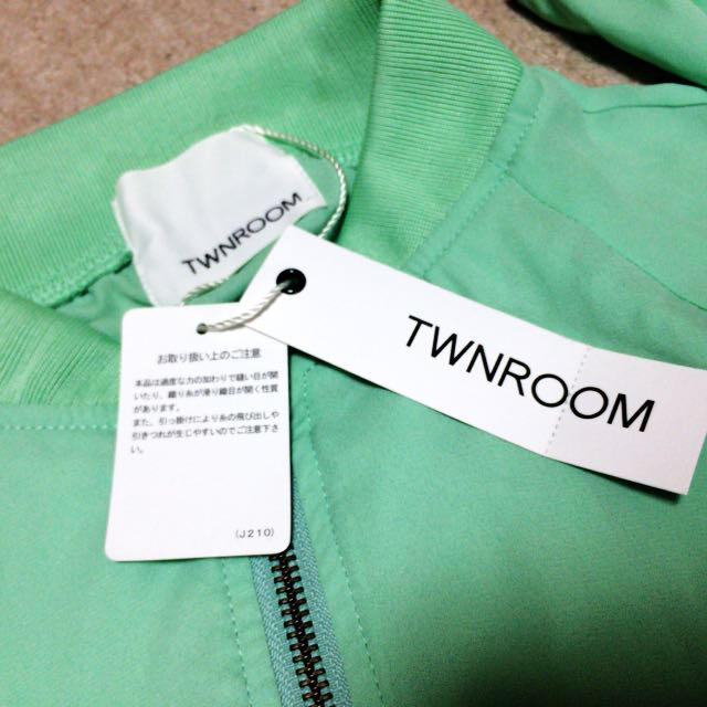 TWNROOM(ツインルーム)のTWNROOM ブルゾン レディースのジャケット/アウター(ブルゾン)の商品写真