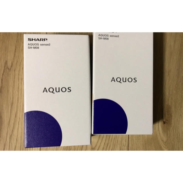 AQUOS(アクオス)の新品 AQUOS sense2 SH-M08 アーバンブルー、ホワイトシルバー スマホ/家電/カメラのスマートフォン/携帯電話(スマートフォン本体)の商品写真