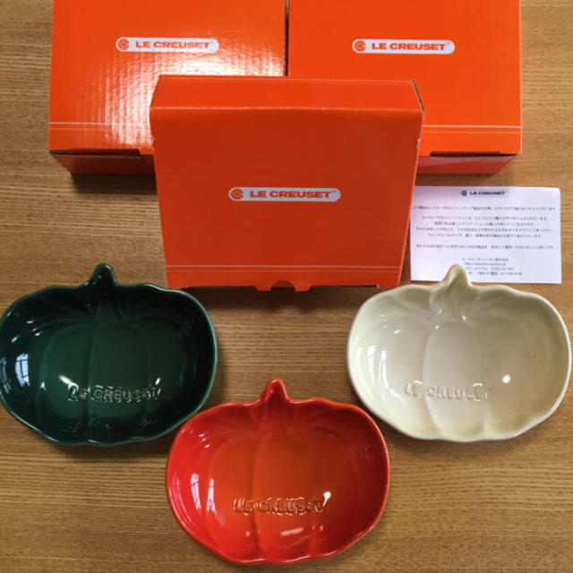 LE CREUSET(ルクルーゼ)の【未使用】ルクルーゼ パンプキン ディッシュ 3枚セット インテリア/住まい/日用品のキッチン/食器(食器)の商品写真