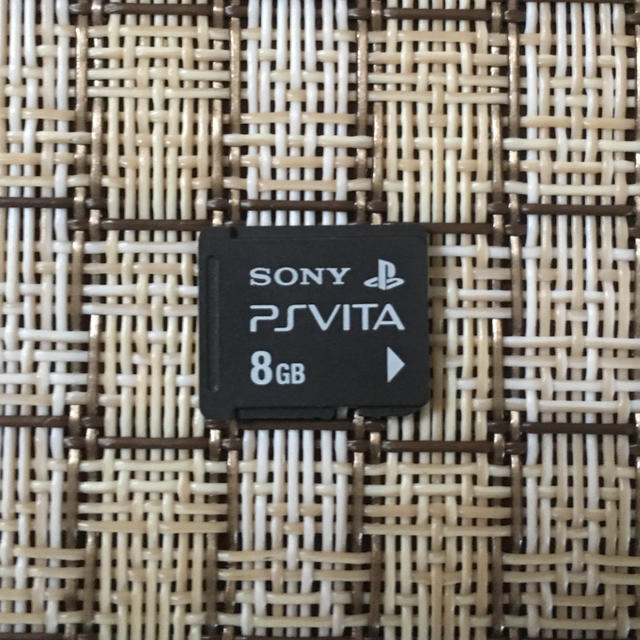 PlayStation Vita(プレイステーションヴィータ)のPs vita   8GBメモリーカード エンタメ/ホビーのゲームソフト/ゲーム機本体(その他)の商品写真