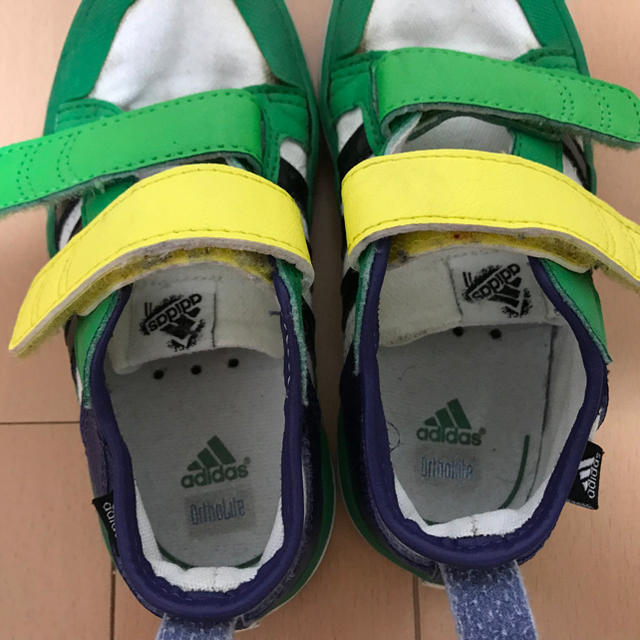 adidas(アディダス)のAdidas キッズ スニーカー キッズ/ベビー/マタニティのキッズ靴/シューズ(15cm~)(スニーカー)の商品写真