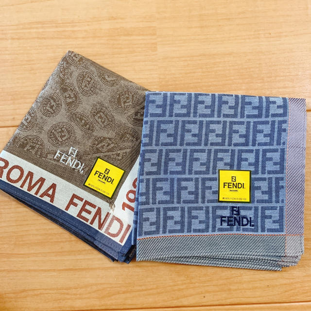 FENDI(フェンディ)の未使用新品！FENDIハンカチ2枚セット レディースのファッション小物(ハンカチ)の商品写真