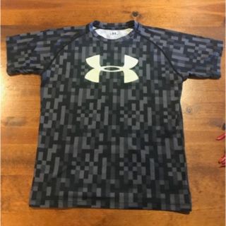 アンダーアーマー(UNDER ARMOUR)のアンダーアーマー ロゴ入りキッズショートスリーブ半袖Tシャツ(Tシャツ/カットソー)