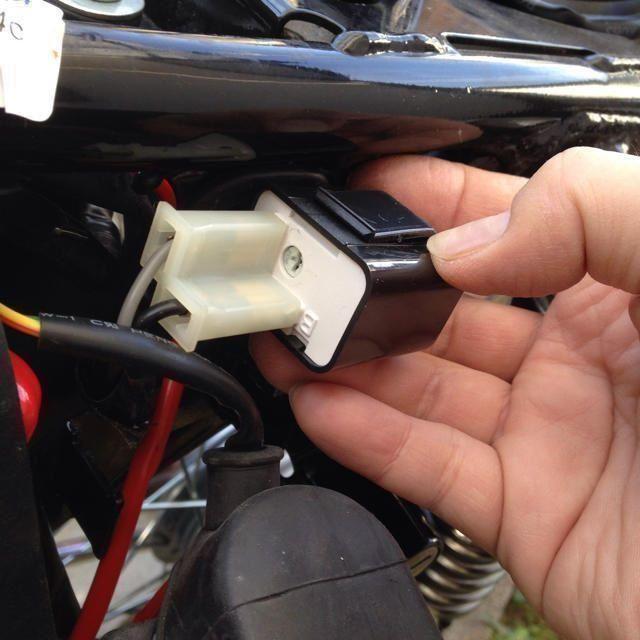 ICウィンカーリレー2ピンタイプ 黒 バイク LEDウィンカー ハイフラ防止の通販 by ネコトラ's shop|ラクマ ICウィンカーリレー2ピンタイプ 黒 バイク LEDウィンカー ハイフラ防止の通販 by ネコトラ's shop|ラクマ