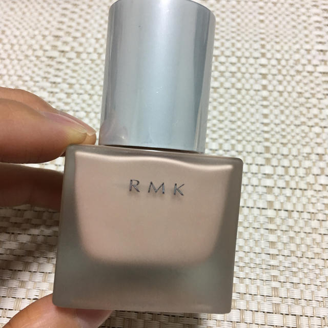 RMK(アールエムケー)のRMK リクイドファンデーション 201 コスメ/美容のベースメイク/化粧品(ファンデーション)の商品写真