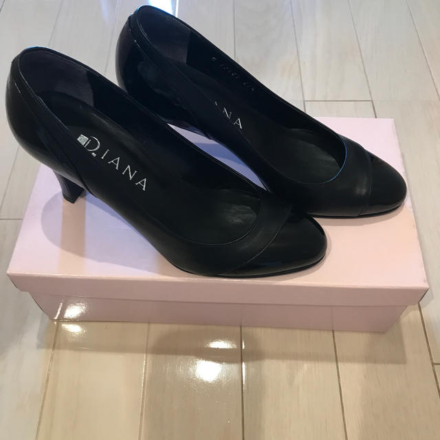 DIANA(ダイアナ)の美品 DIANA ツートンパンプス21.5 レディースの靴/シューズ(ハイヒール/パンプス)の商品写真