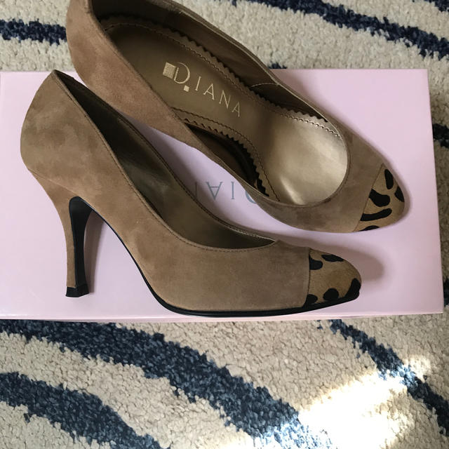 DIANA(ダイアナ)のhoneyさま専用　新品同様 ダイアナ パンプス21.5 レディースの靴/シューズ(ハイヒール/パンプス)の商品写真
