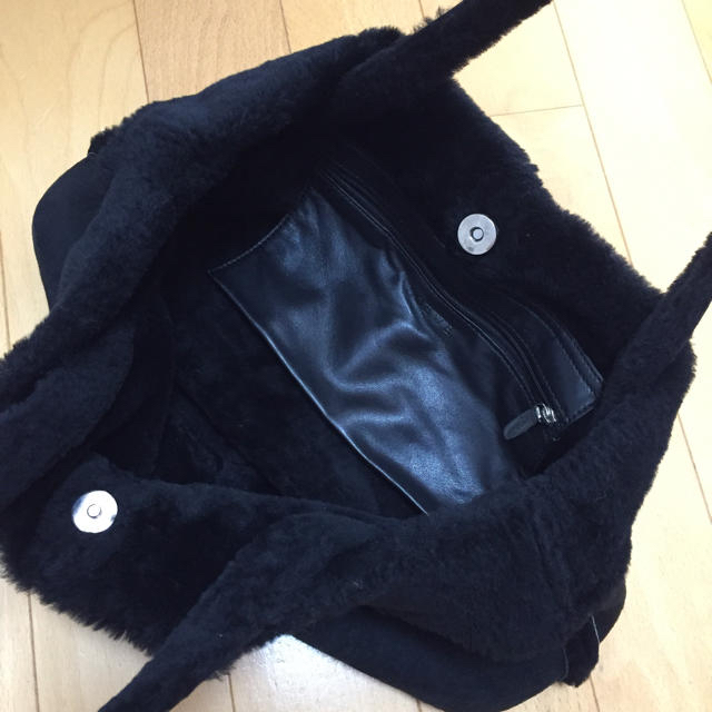 LOEWE(ロエベ)のお値下げ☆ロエベ  LOEWE  ブラックムートンレザーバッグ レディースのバッグ(トートバッグ)の商品写真