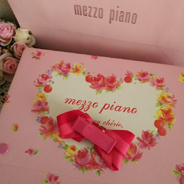 mezzo piano(メゾピアノ)のMezzo piano❤️メゾピアノ❤️リボンベビーヘアクリップ❤️ キッズ/ベビー/マタニティのこども用ファッション小物(その他)の商品写真