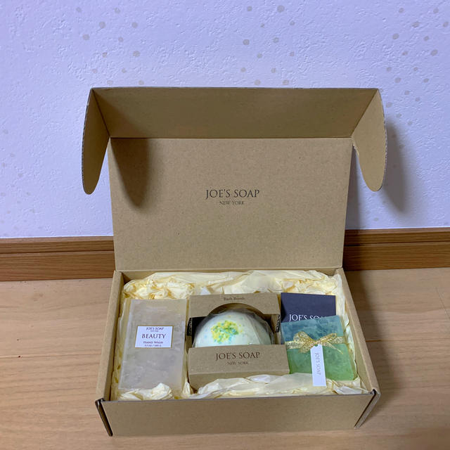 L'OCCITANE(ロクシタン)の新品 未開封 JOE'S SOAP グラスソープとバスボムのセット コスメ/美容のボディケア(ボディソープ/石鹸)の商品写真