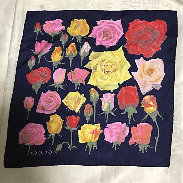 Gucci - ☆SALE ☆廃盤 未使用 ☆GUCCI オールドグッチ スカーフ☆薔薇