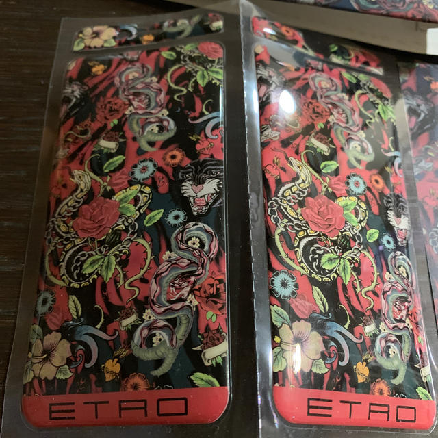 ETRO(エトロ)のETRO iPhone ケース シール スマホ/家電/カメラのスマホアクセサリー(iPhoneケース)の商品写真