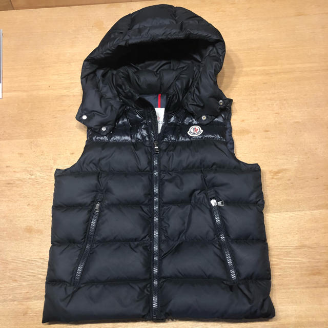 MONCLER(モンクレール)のモンクレール キッズ ダウンベスト 大人もOK レディースのジャケット/アウター(ダウンベスト)の商品写真