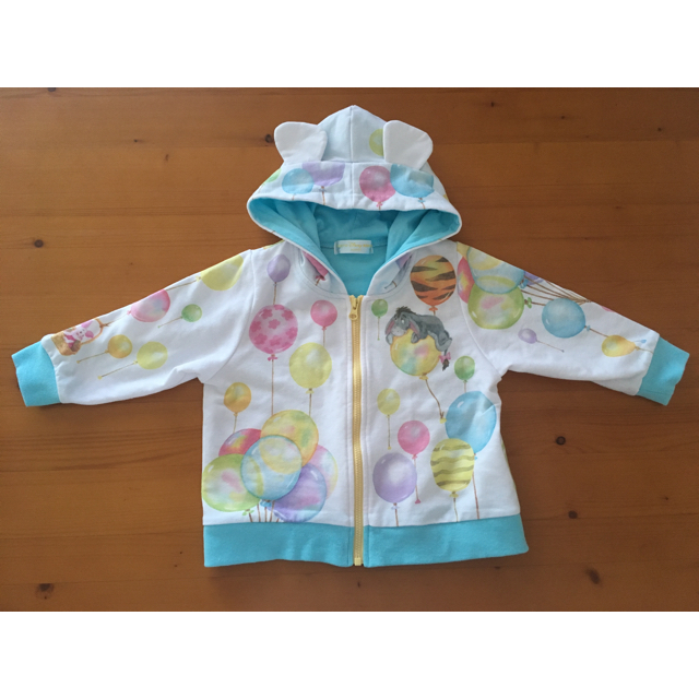 Disney(ディズニー)のyuu様  プーさんパーカー  サイズ90 キッズ/ベビー/マタニティのキッズ服女の子用(90cm~)(ジャケット/上着)の商品写真