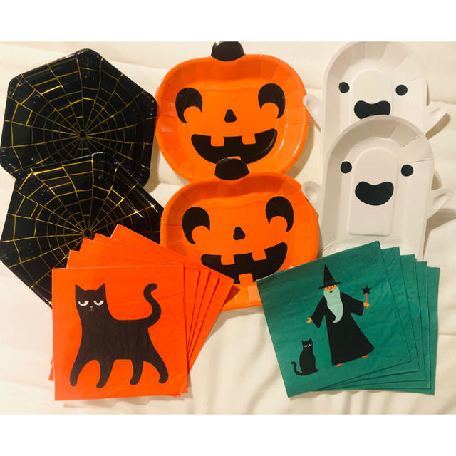 Flying Tiger Copenhagen(フライングタイガーコペンハーゲン)のハロウィン☆ホームパーティーグッズ☆紙皿ナプキンセット インテリア/住まい/日用品のキッチン/食器(収納/キッチン雑貨)の商品写真