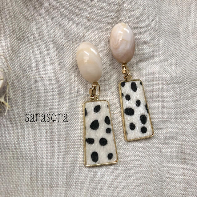 580 Dalmatian pattern earrings ハンドメイドのアクセサリー(ピアス)の商品写真