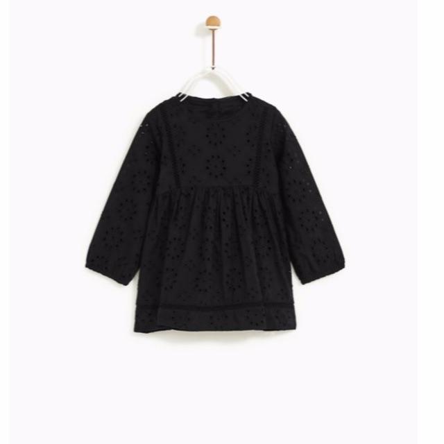 ZARA KIDS(ザラキッズ)のZARAbaby✧スイス刺繍ワンピース✧9/12m キッズ/ベビー/マタニティのベビー服(~85cm)(ワンピース)の商品写真