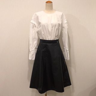 トーガ(TOGA)の美品【TOGA PULLA】フェイクレザーAラインスカート(ひざ丈スカート)