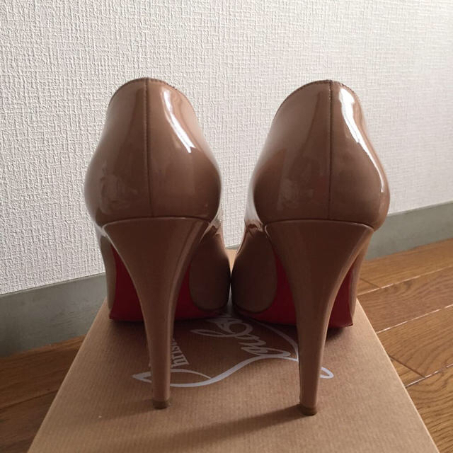 Christian Louboutin(クリスチャンルブタン)のNudeカラー ベーシックパンプス＊＊＊ レディースの靴/シューズ(ハイヒール/パンプス)の商品写真