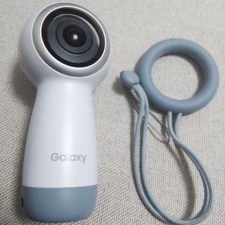 サムスン(SAMSUNG)の値下げ！！　360度カメラ　GEAR360(ビデオカメラ)