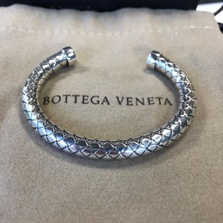 ボッテガヴェネタ イントレチャート バングル ブレスレット メンズ
