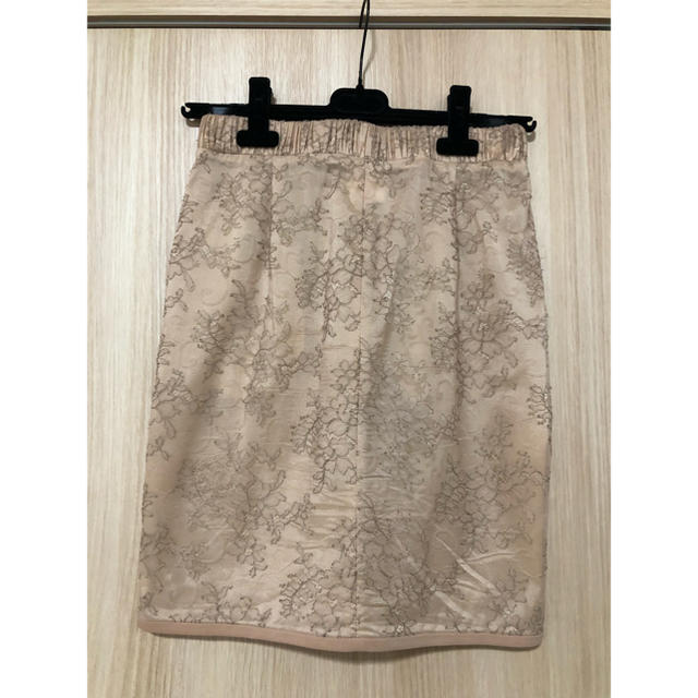 N°21(ヌメロヴェントゥーノ)のヌメロヴェントゥーノ ピンクベージュ レーススカート レディースのスカート(ひざ丈スカート)の商品写真