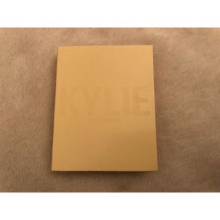 カイリーコスメティックス(Kylie Cosmetics)のKylie Cosmetics illuminating Powder(フェイスパウダー)