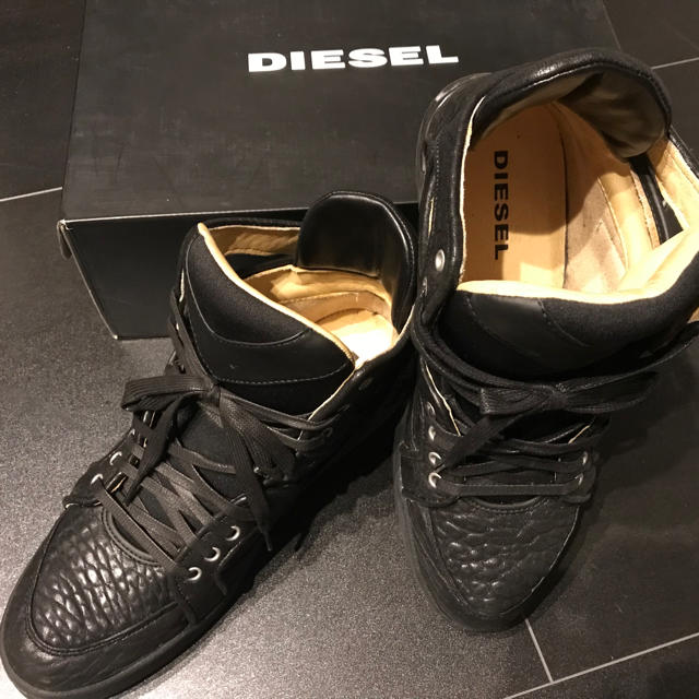 DIESEL(ディーゼル)のDIESELディーゼル ハイカットスニーカー、シューズ メンズの靴/シューズ(スニーカー)の商品写真