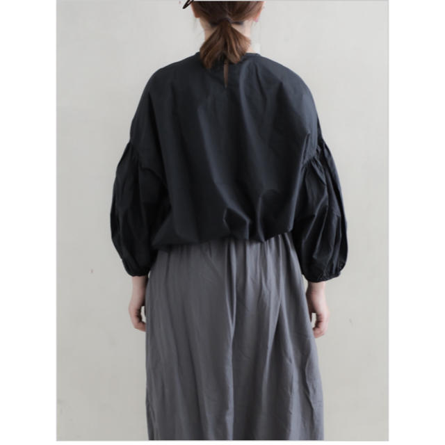 nest Robe(ネストローブ)のUNIVERSAL TISSU  シルキータイプライターギャザーブラウス  レディースのトップス(シャツ/ブラウス(長袖/七分))の商品写真