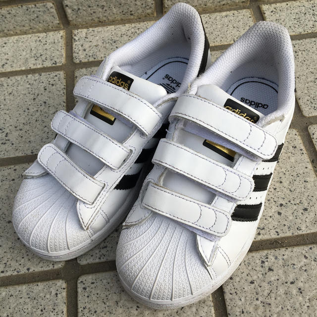 adidas(アディダス)のadidas スーパースター サイズ18.5cm キッズ/ベビー/マタニティのキッズ靴/シューズ(15cm~)(スニーカー)の商品写真