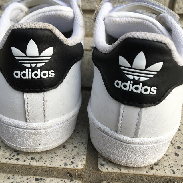 adidas(アディダス)のadidas スーパースター サイズ18.5cm キッズ/ベビー/マタニティのキッズ靴/シューズ(15cm~)(スニーカー)の商品写真