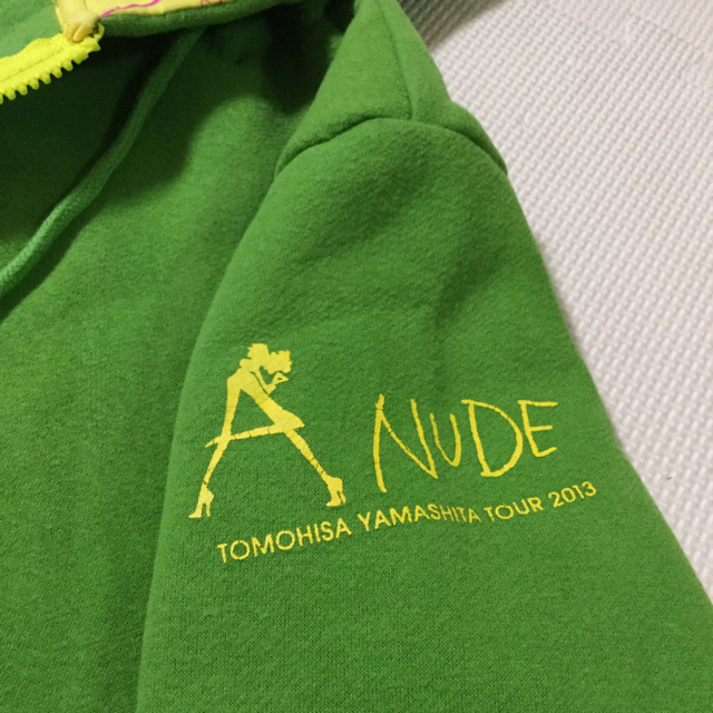 山下智久(ヤマシタトモヒサ)の山下 智久 パーカー ライブグッズパーカー NUDE グリーン エンタメ/ホビーのタレントグッズ(ミュージシャン)の商品写真