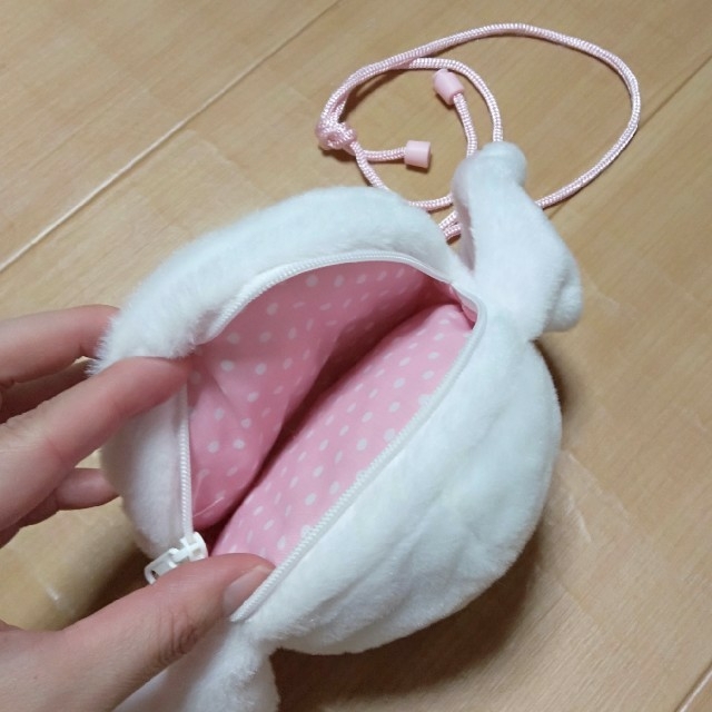 ふわふわうさぎポシェット キッズ/ベビー/マタニティのこども用バッグ(ポシェット)の商品写真