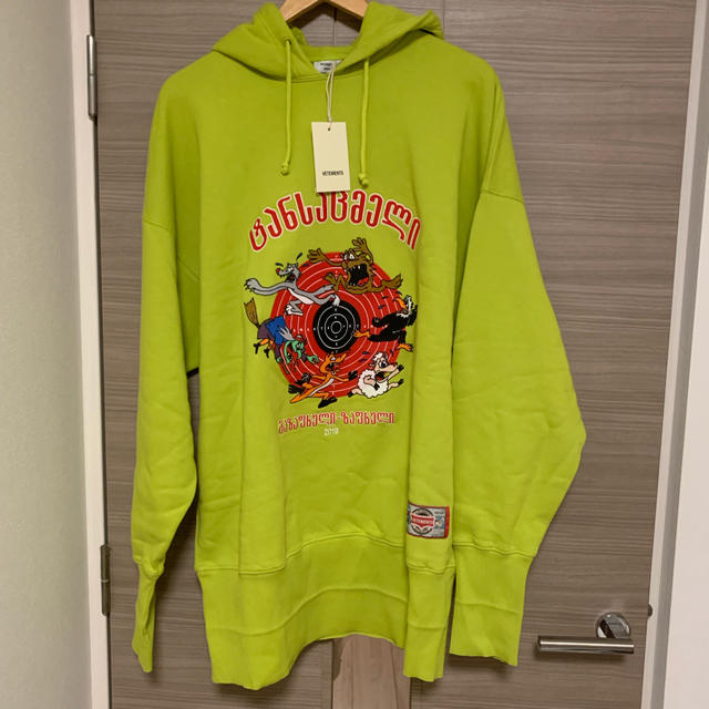 VETEMENTS cartoon embroiderd hoodie メンズのトップス(パーカー)の商品写真