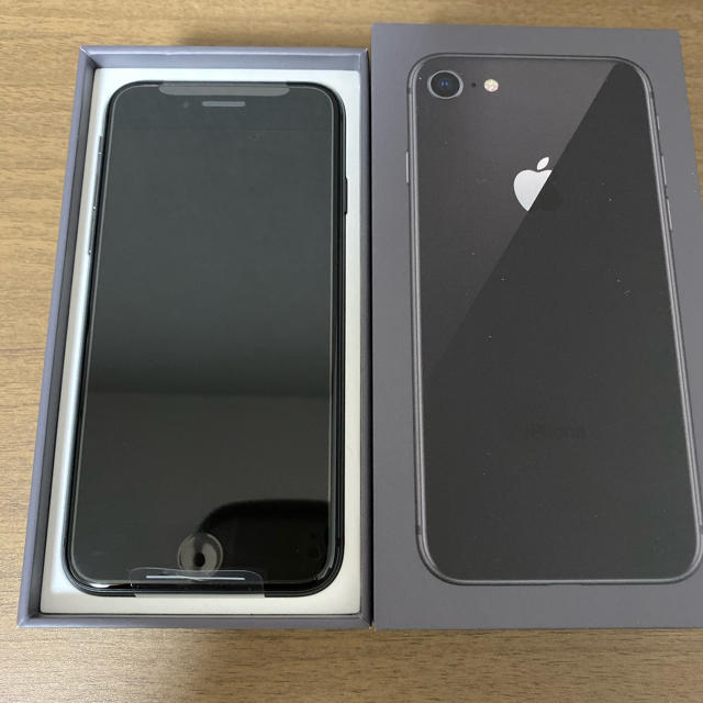 au iPhone8 スペースグレー　シルバー　64GB 新品