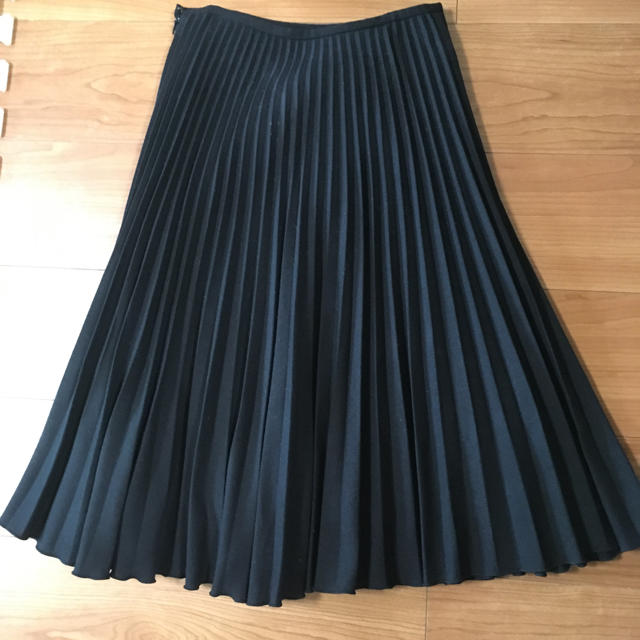 プリーツスカート 黒  レディースのスカート(ひざ丈スカート)の商品写真