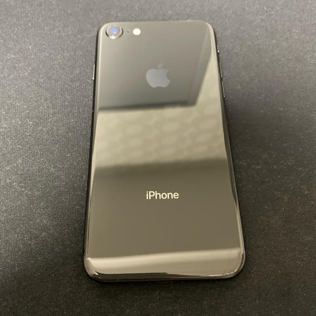 Apple(アップル)のiPhone8 64GB SIMフリー スペースグレイ スマホ/家電/カメラのスマートフォン/携帯電話(スマートフォン本体)の商品写真