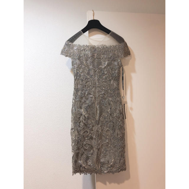 新品タグ付き TADASHI SHOJI オフショルダー風ワンピース