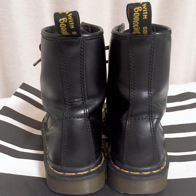 Dr.Martens 8ホールブーツの通販 by Rodic shop|ドクターマーチンならラクマ - ドクターマーチン 高評価在庫