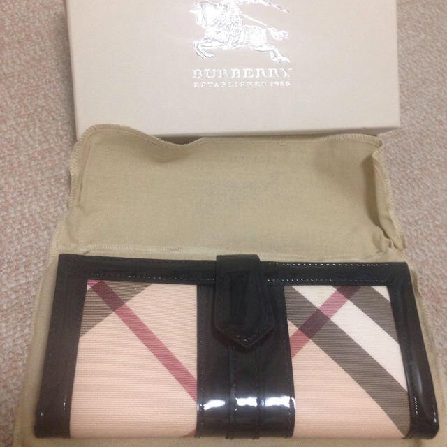 BURBERRY(バーバリー)の【新品／値下げ】Burberry長財布♡ レディースのファッション小物(財布)の商品写真