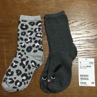 エイチアンドエム(H&M)のダークグレーうさぎちゃん 靴下 2P(靴下/タイツ)