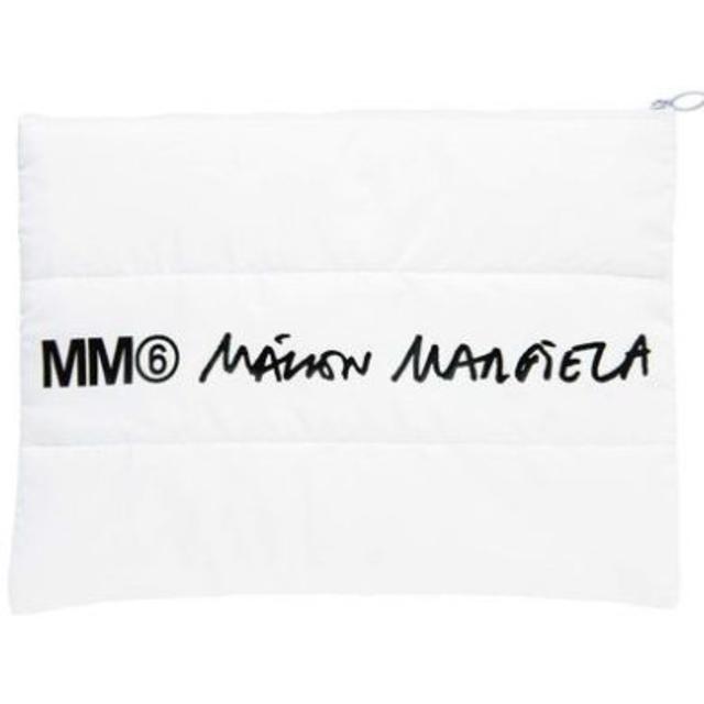 MM6(エムエムシックス)のSPUR 11月号付録 MM6 Maison Margiela パデッド ポーチ レディースのバッグ(クラッチバッグ)の商品写真