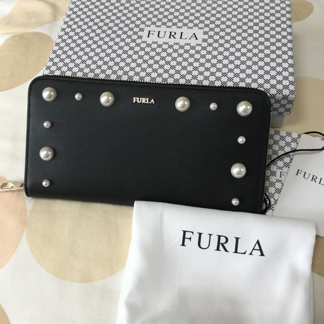 Furla(フルラ)の【新品未使用】フルラ ジェンマ 長財布 レザー パール飾り ラウンド ブラック レディースのファッション小物(財布)の商品写真