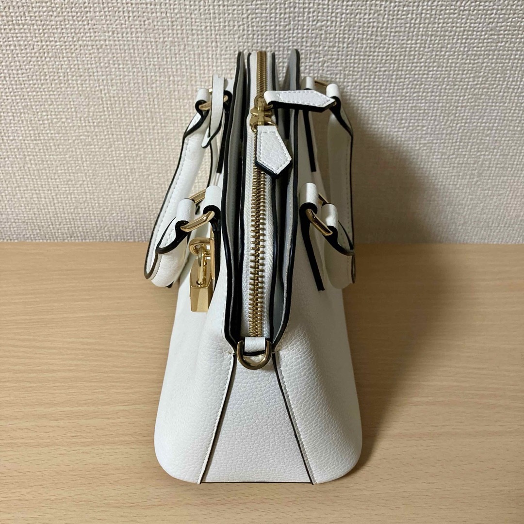 Samantha Thavasa(サマンサタバサ)のサマンサタバサ レディマイン (小) ホワイト レディースのバッグ(ショルダーバッグ)の商品写真