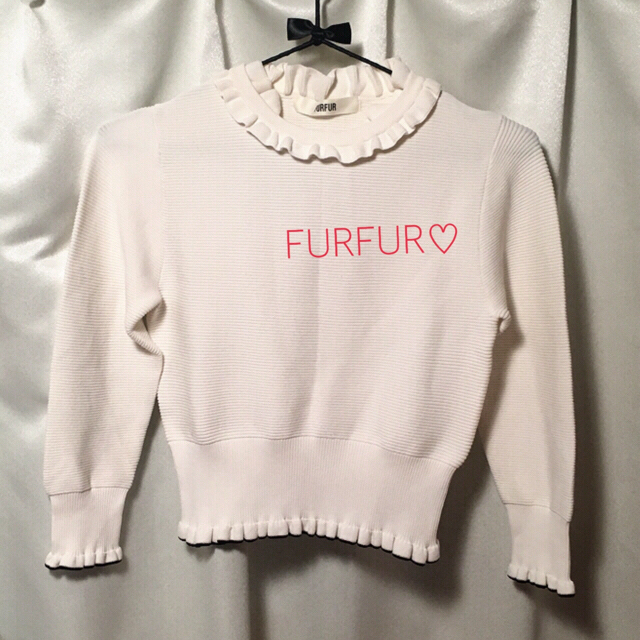 fur fur(ファーファー)のFURFUR フリルトップス レディースのトップス(カットソー(長袖/七分))の商品写真